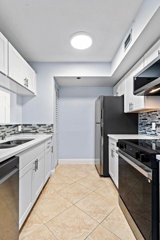 123 Yacht Club Way 207, Hypoluxo, FL 33462