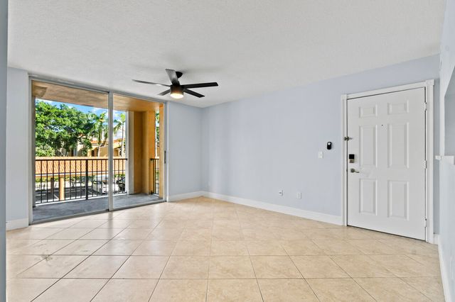 123 Yacht Club Way 207, Hypoluxo, FL 33462