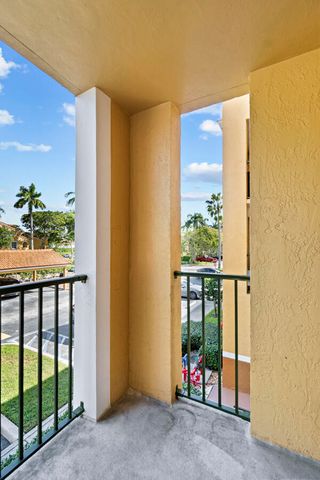 123 Yacht Club Way 207, Hypoluxo, FL 33462