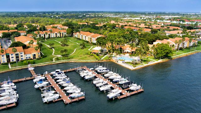 123 Yacht Club Way 207, Hypoluxo, FL 33462