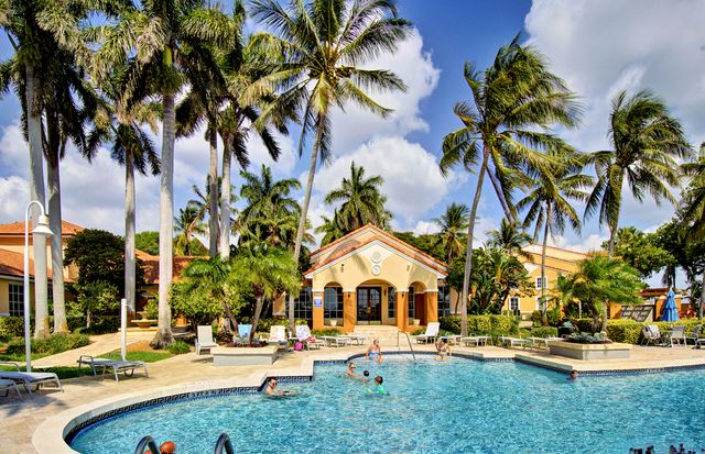 123 Yacht Club Way 207, Hypoluxo, FL 33462