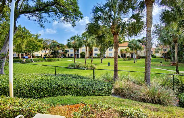 123 Yacht Club Way 207, Hypoluxo, FL 33462