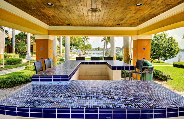 123 Yacht Club Way 207, Hypoluxo, FL 33462