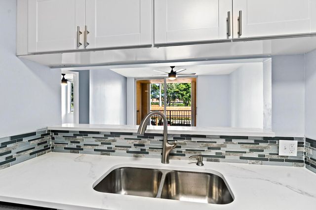 123 Yacht Club Way 207, Hypoluxo, FL 33462