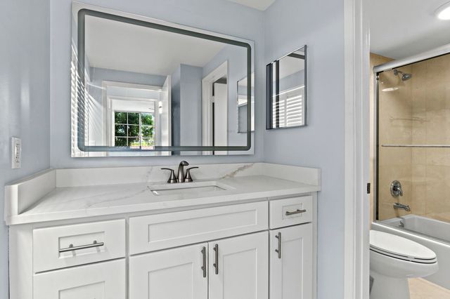 123 Yacht Club Way 207, Hypoluxo, FL 33462