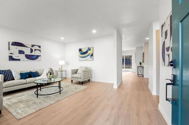 1986 Camperdown Way, San Jose, CA 95121