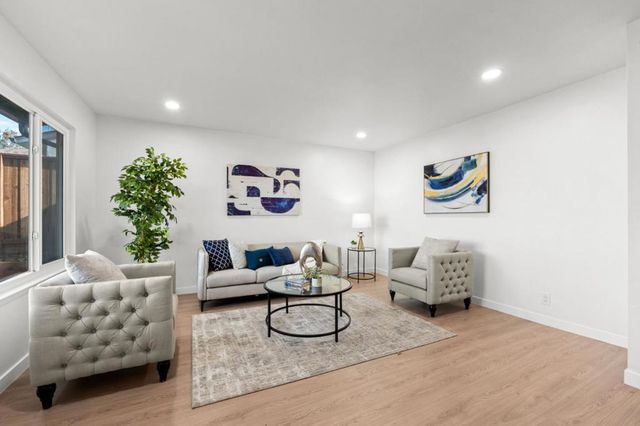 1986 Camperdown Way, San Jose, CA 95121