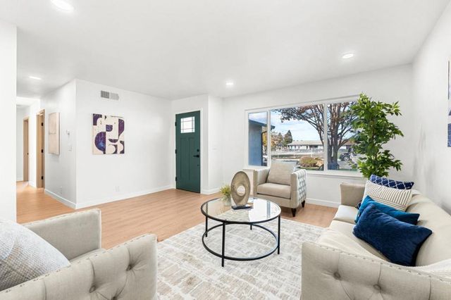 1986 Camperdown Way, San Jose, CA 95121