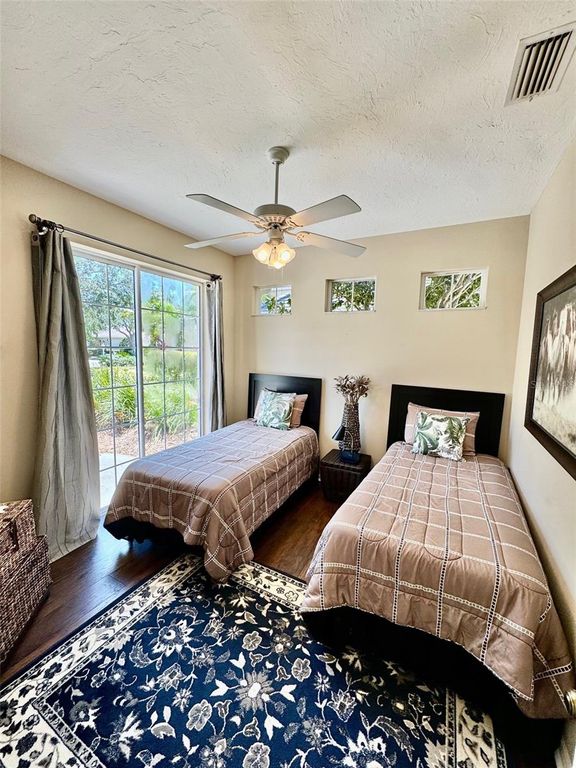 7330 KENSINGTON COURT