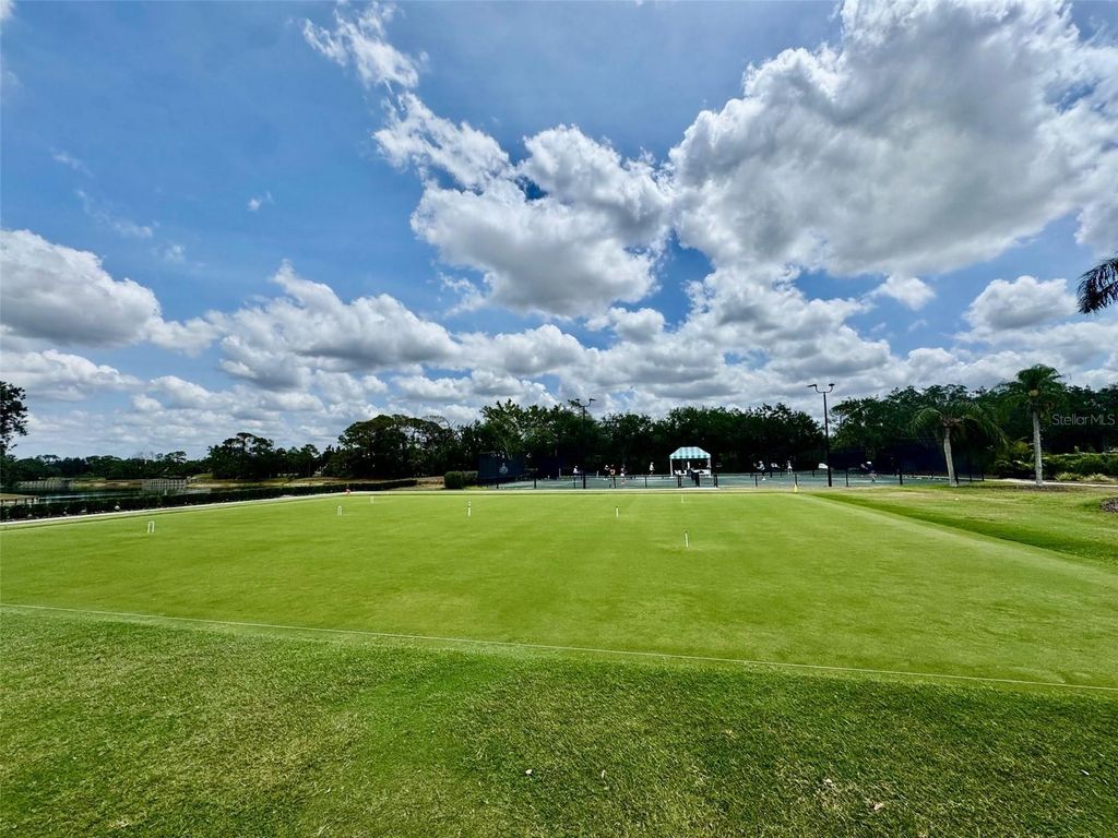 7330 KENSINGTON COURT