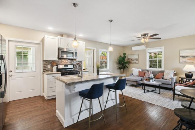 8970 Phoenix Ave, Fair Oaks, CA 95628