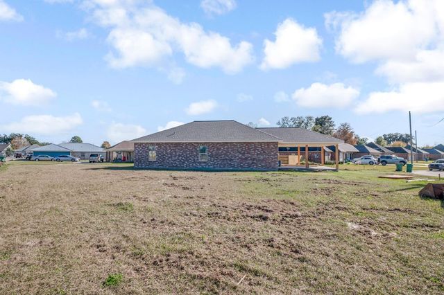 196 Belle Isle Dr, Thibodaux, LA 70301