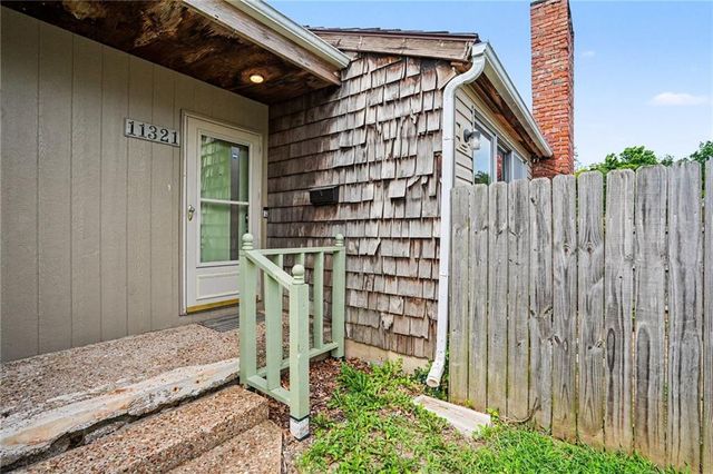 11321 Calico Drive, Kansas City, MO 64137