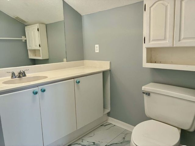 1930 Westminster Circle 112, Vero Beach, FL 32966