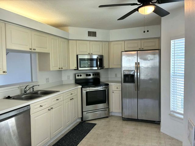 1930 Westminster Circle 112, Vero Beach, FL 32966