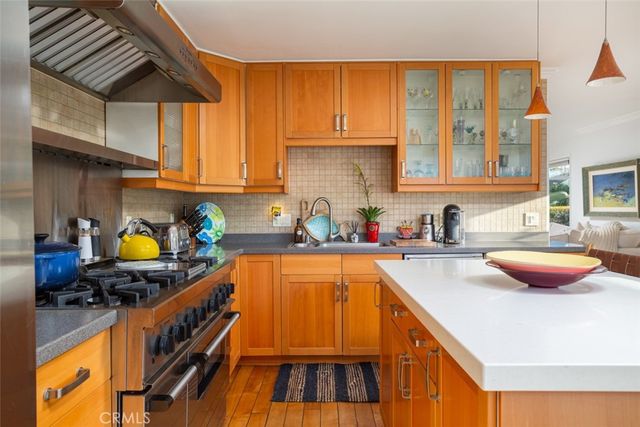 2011 Tustin Avenue, Costa Mesa, CA 92627