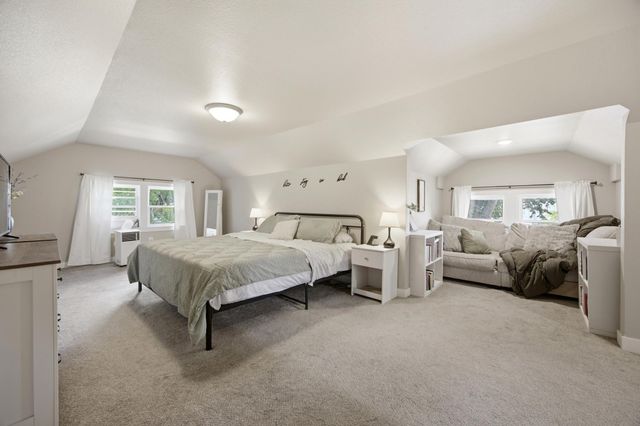 1402 8th Avenue S, Fargo, ND 58103