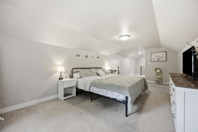 1402 8th Avenue S, Fargo, ND 58103