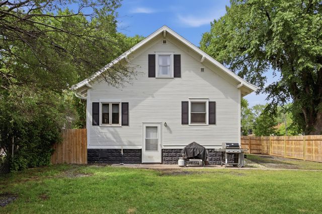1402 8th Avenue S, Fargo, ND 58103