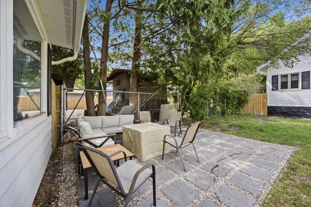 1402 8th Avenue S, Fargo, ND 58103