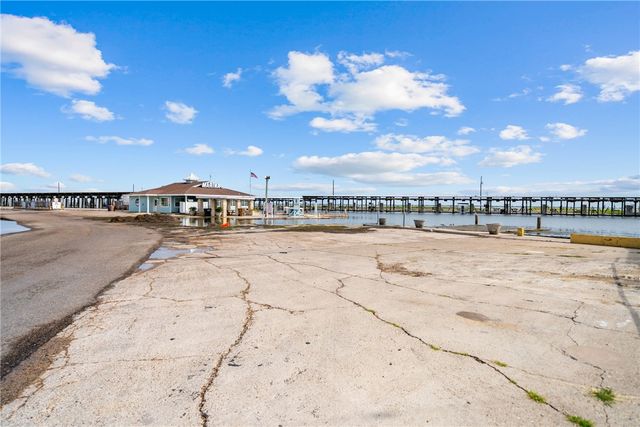 4117 Summit Dr, Corpus Christi, TX 78418