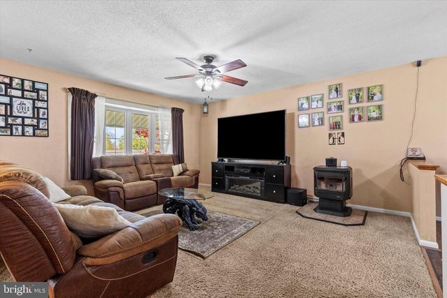 34 WASHINGTON RD, New Freedom, PA 17349