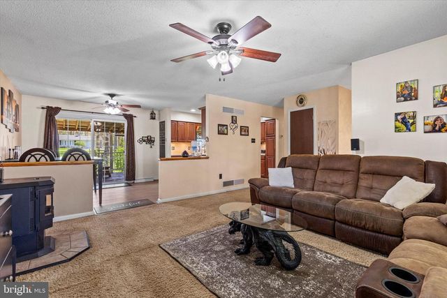 34 WASHINGTON RD, New Freedom, PA 17349