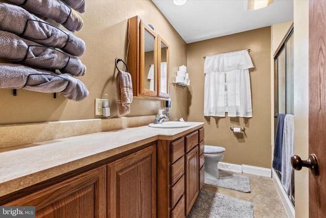 34 WASHINGTON RD, New Freedom, PA 17349