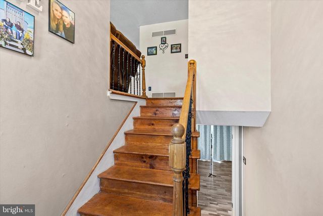 34 WASHINGTON RD, New Freedom, PA 17349