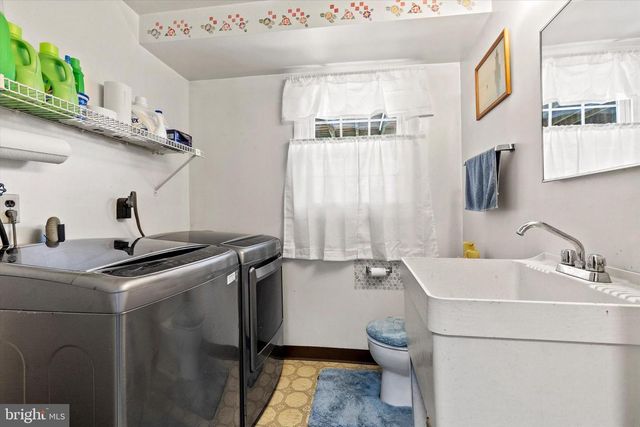 34 WASHINGTON RD, New Freedom, PA 17349