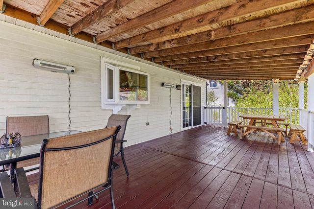 34 WASHINGTON RD, New Freedom, PA 17349