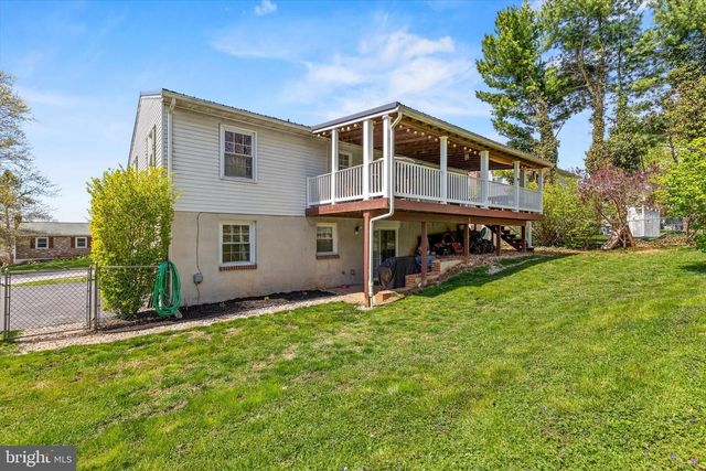 34 WASHINGTON RD, New Freedom, PA 17349
