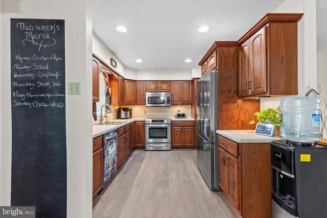 34 WASHINGTON RD, New Freedom, PA 17349