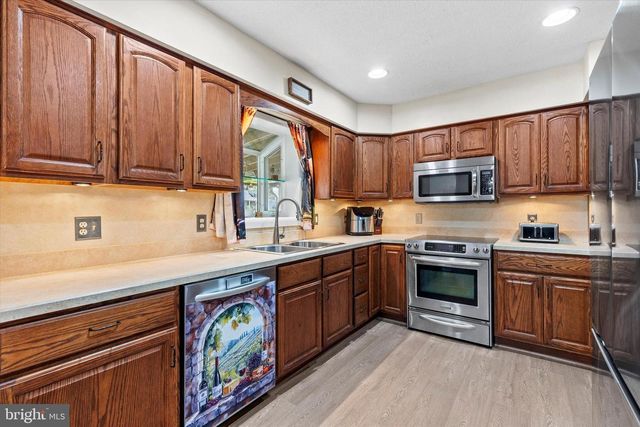 34 WASHINGTON RD, New Freedom, PA 17349