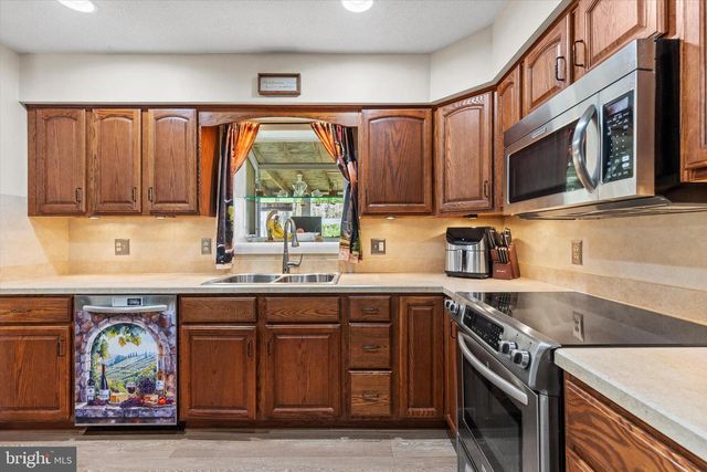 34 WASHINGTON RD, New Freedom, PA 17349