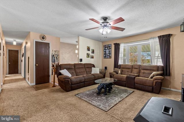 34 WASHINGTON RD, New Freedom, PA 17349