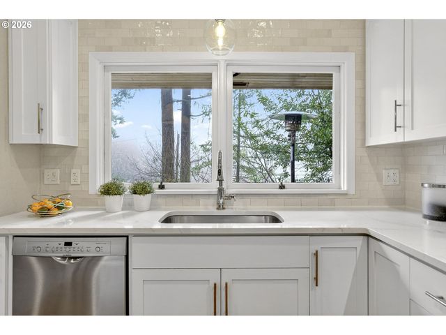 1433 Sw HIGHLAND Rd, Portland, OR 97221