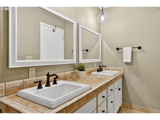 1433 Sw HIGHLAND Rd, Portland, OR 97221