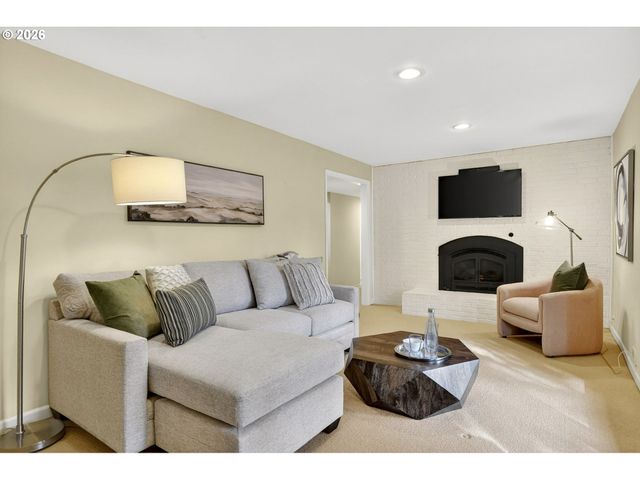 1433 Sw HIGHLAND Rd, Portland, OR 97221