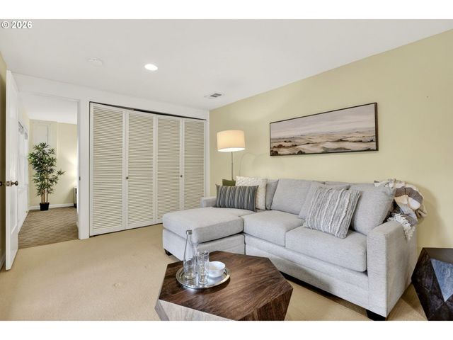 1433 Sw HIGHLAND Rd, Portland, OR 97221