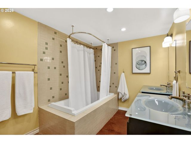 1433 Sw HIGHLAND Rd, Portland, OR 97221