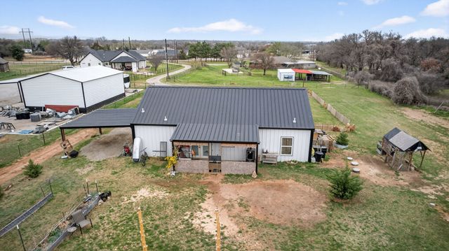 2225 J E Woody Road, Springtown, TX 76082
