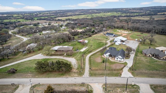 2225 J E Woody Road, Springtown, TX 76082