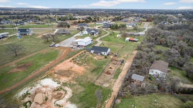 2225 J E Woody Road, Springtown, TX 76082