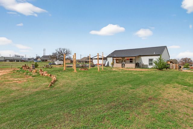 2225 J E Woody Road, Springtown, TX 76082