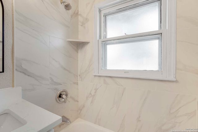 142 W PALFREY, San Antonio, TX 78233