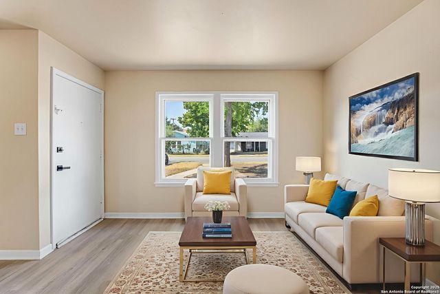 142 W PALFREY, San Antonio, TX 78233