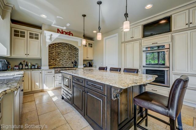 3225 Legacy Court, West Bloomfield Charter Township, MI 48323