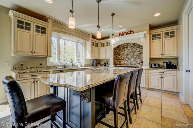 3225 Legacy Court, West Bloomfield Charter Township, MI 48323