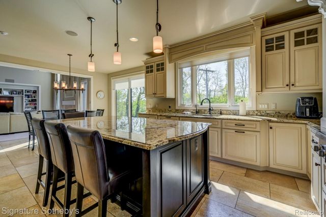 3225 Legacy Court, West Bloomfield Charter Township, MI 48323